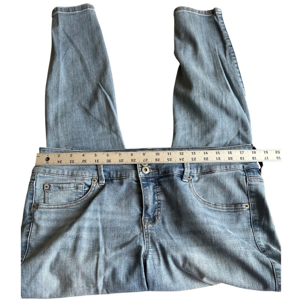 Torrid Bombshell Skinny Jeans 14R Light Wash Distressed Stretch - Picture 8 of 12